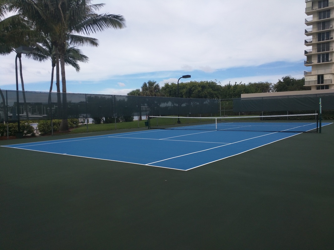 La Fontana Waterfront Tennis Courts